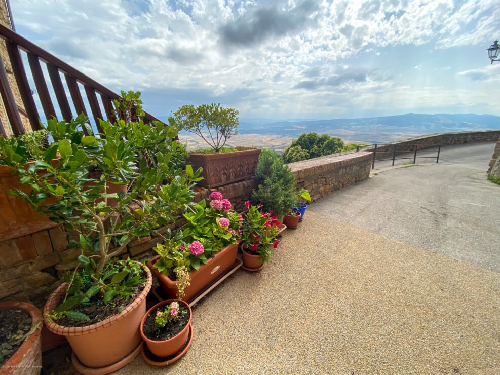 Volterra 18 Vista South