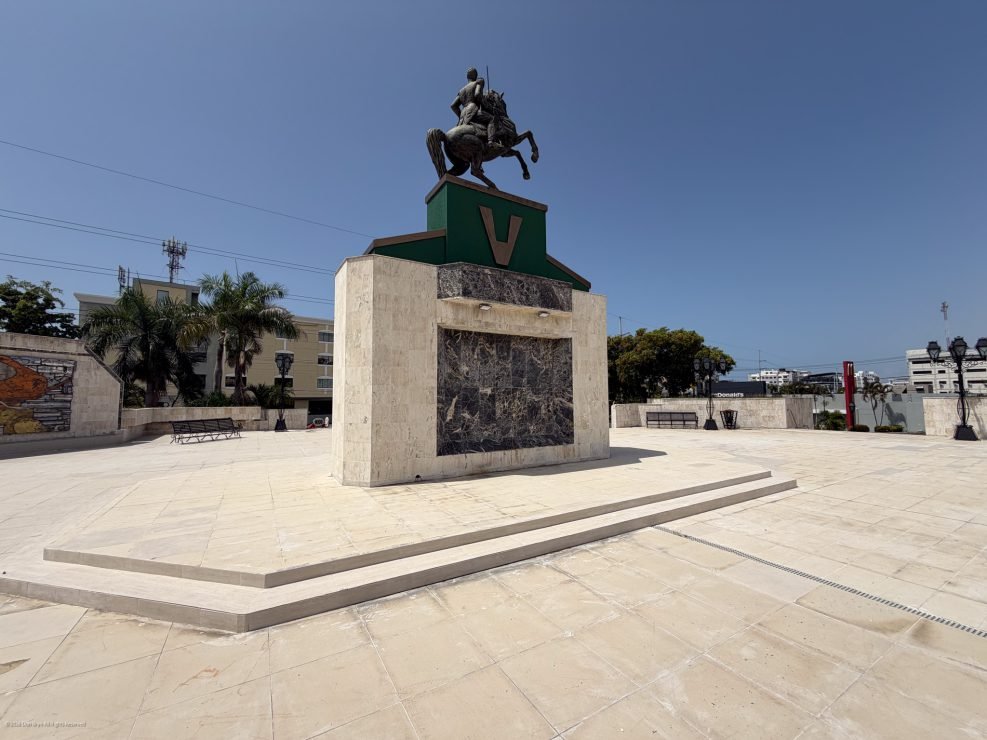 Simón Bolívar, Santo Domingo
